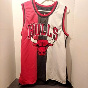 Chicago Bulls NBA Mens Size Medium Tri-color Colorblock Red Black White Striped